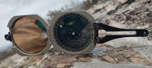 ¿Cómo usar una brújula geológica?